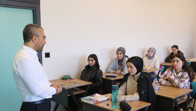 Edremit ESEM’lerle yüzlerce kişi üniversiteli oldu
