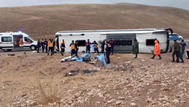 Van otobüsü kaza yaptı: Ölen 7 yolcunun kimlikleri belli oldu