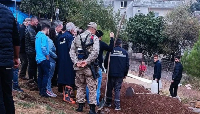 Van otobüsü kazasında ölen çocukların cenazeleri karıştı, Siirt'te mezar açıldı