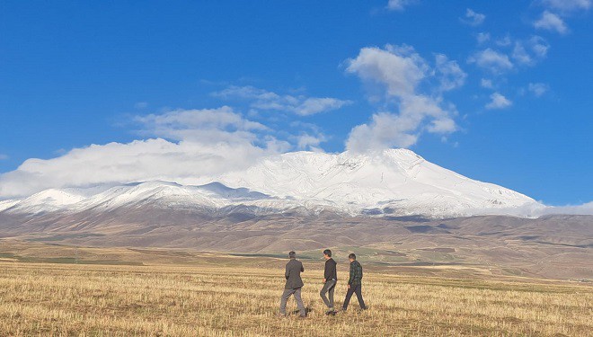 Süphan Dağı beyaz gelinliğini giydi