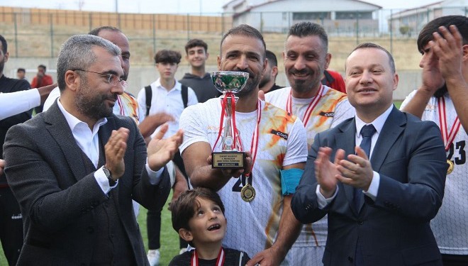 Edremit’te ‘Geleneksel Mahalleler Arası Futbol Turnuvası’ sona erdi