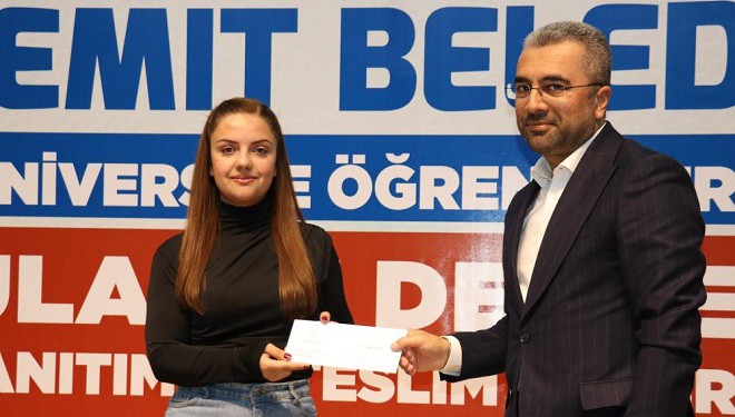 Edremit Belediyesinden üniversite öğrencilerine ulaşım desteği