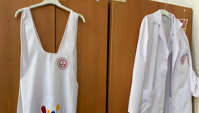 24 Kasım'da öğretmenlere hediye edilecek önlükler tanıtıldı