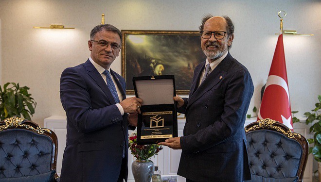 Van Valisi Ozan Balcı’ya “Yayıncılık Özel Ödülü” verildi