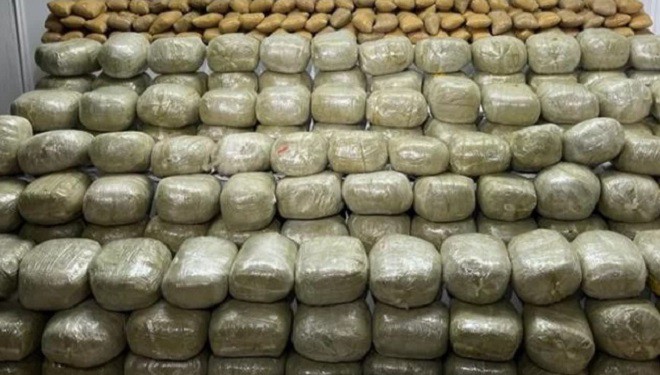 Van'da 4 ton 600 kilogram toz esrar ele geçirilirken, 1 zehir taciri yakalandı