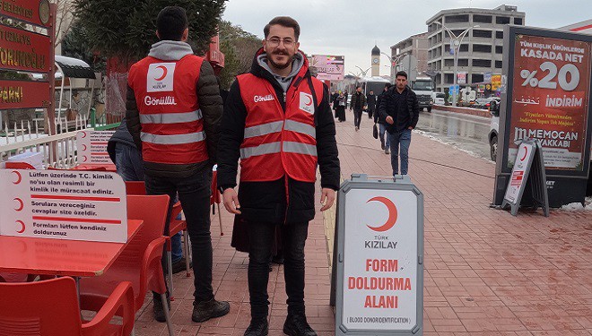 Erciş’te vatandaşlar "Birbirimize Candan Bağlıyız" kampanyasına bağış yaptı