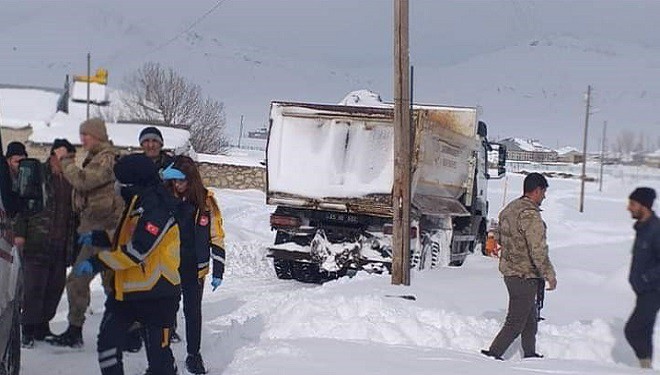 Özalp'te yolda kalanların imdadına belediye ekipleri yetişti