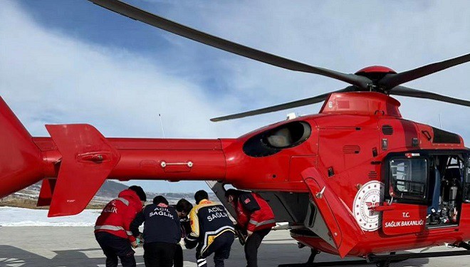 Hamile kadın helikopter ambulansla hastaneye taşındı