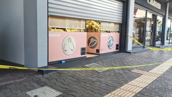 Havalandırma deliğinden girip AVM'deki kuyumcuyu soydular