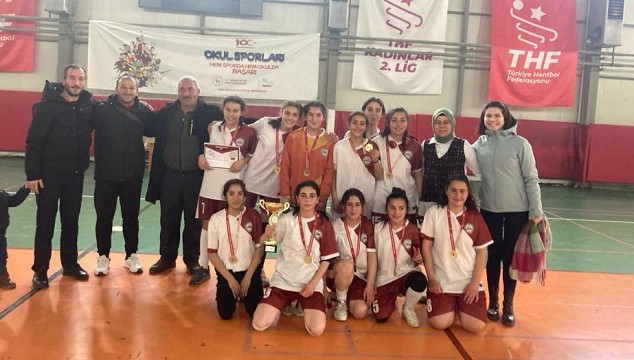 Özalp Kız Futsal Takımı il birincisi oldu