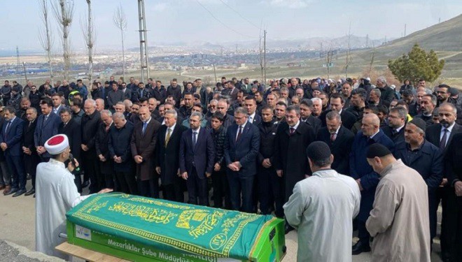 Geçirdiği trafik kazası sonrası hayatını kaybeden AK Partili Eryiğit toprağa verildi