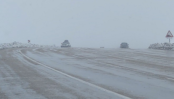 Kurubaş Geçidi’nde sis etkili oluyor