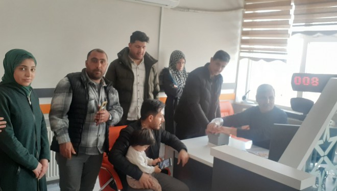 Kimliğini kaybeden seçmenler soluğu nüfus müdürlüklerinde aldı
