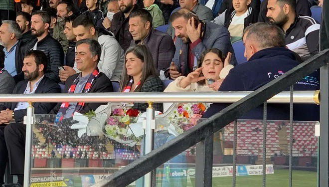 Eşbaşkanlar Şedal ve Zeydan Vanspor maçını taraftarlarla izledi