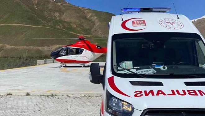 Bahçesaray’da iki hasta ambulans helikopterle