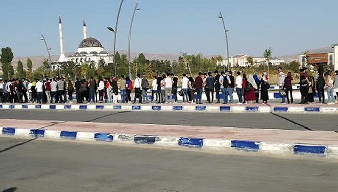 Van YYÜ’deki ulaşım sorununa çözüm: Akıllı Durak!