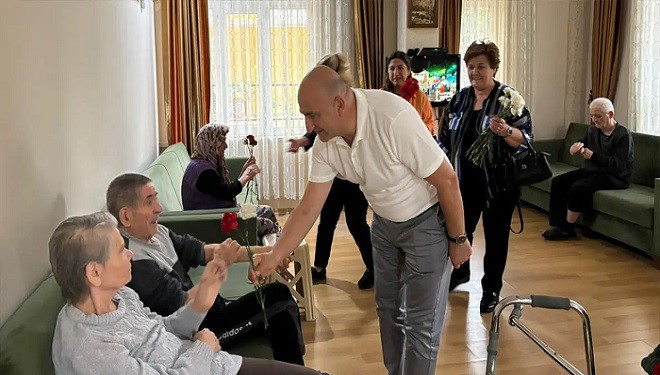 Başkan Müncester anneleri unutmadı