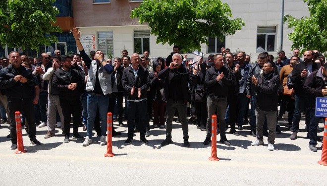 Van'da belediyelerden çıkarılan işçiler "düdüklü" eylem yaptı