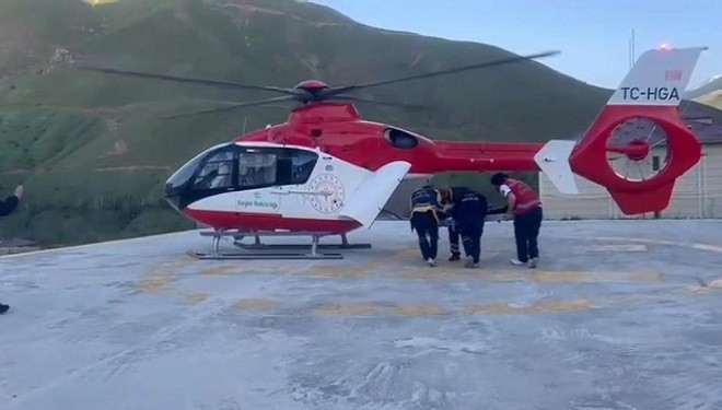 Doğumdan sonra rahatsızlanan kadın için ambulans helikopter havalandı