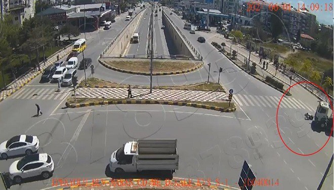 Van'da bisikletli öğretmenin hayatını kaybettiği feci kaza kamerada