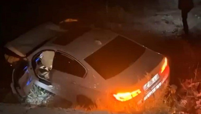 Başkale'de otomobil sürüye çarptı: 18 koyun telef oldu