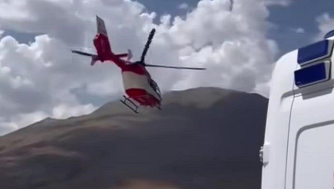 Yüksekten düşen bebek için helikopter ambulans havalandı