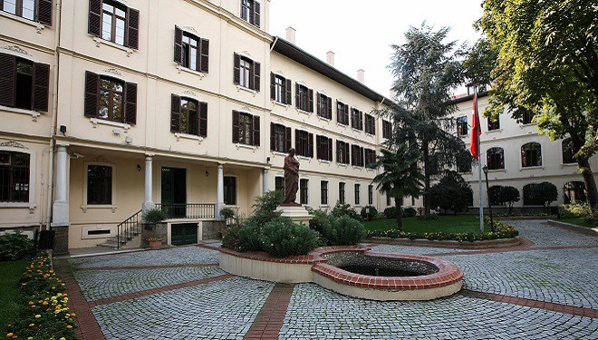 Özel yabancı liselerin yıllık ücretleri dudak uçuklatıyor!