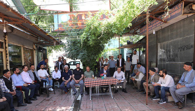 Eşbaşkan Zeydan, Mısır Çarşısı esnafıyla bir araya geldi