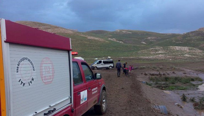 Dağda mahsur kalan baba ve oğlu itfaiye ekipleri tarafından kurtarıldı
