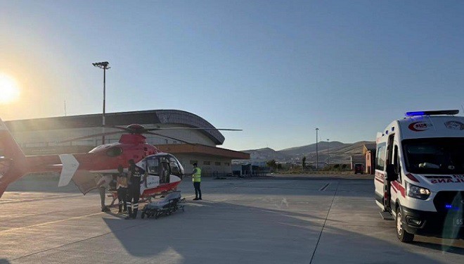 Doğum hastası kadın için helikopter ambulans havalandı