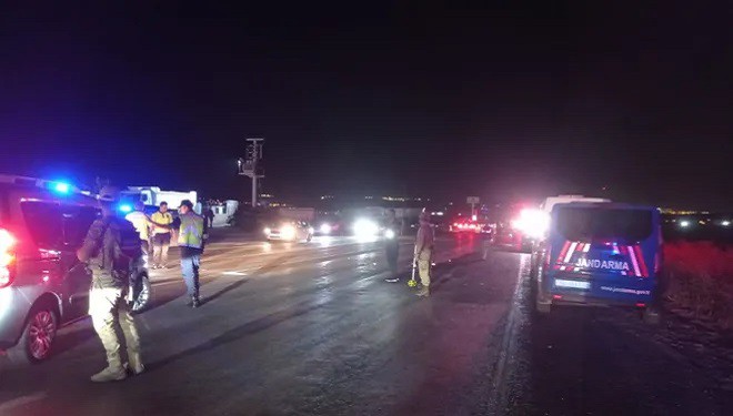 Düğünden çıkan yayalara araç çarptı: 2'si çocuk 4 ölü!