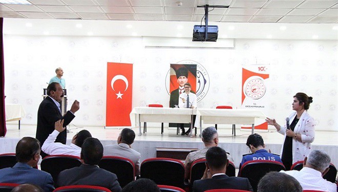 Kaymakam Karaloğlu muhtarların sorun ve taleplerini dinledi
