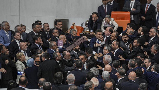 Can Atalay oturumunda yumruklu saldırı (Meclis'te kan aktı)
