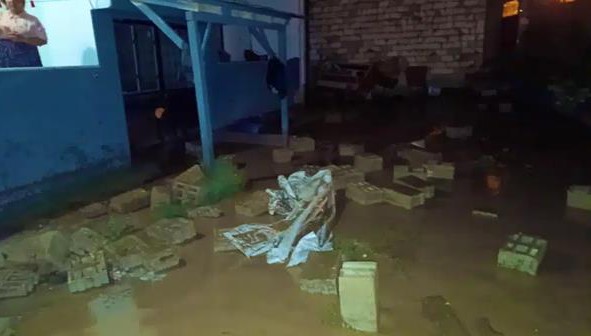 Van’da yağmur bazı mahallelerde sele yol açtı