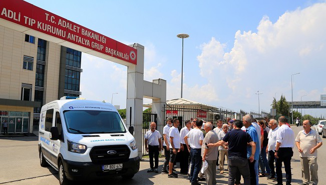 Tatil yaparken kafasına baca kapağı düşen kadın hayatını kaybetti