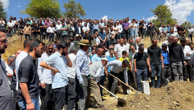 Hakkarili hemşire Orakçı, gözyaşları arasında toprağa verildi