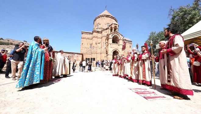 Akdamar Adası'nda 12. Ayin hazırlığı