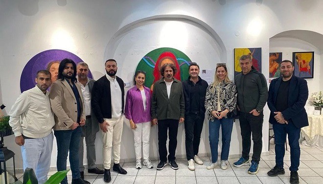 Vanlı ressam Ekinek'in, Viyana’daki sergisine ziyaretçi akını!
