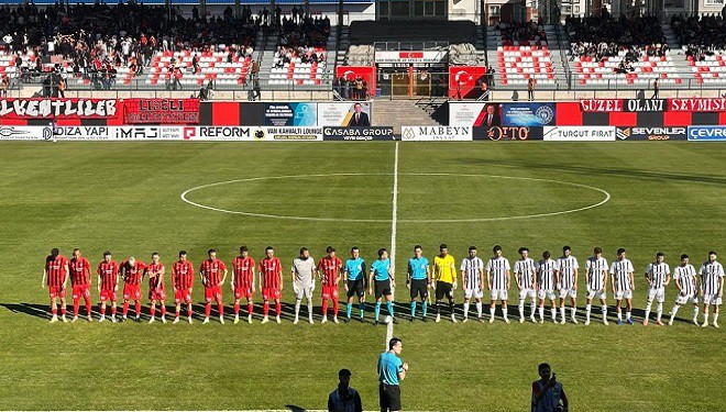 Vanspor evinde lidere mağlup oldu!