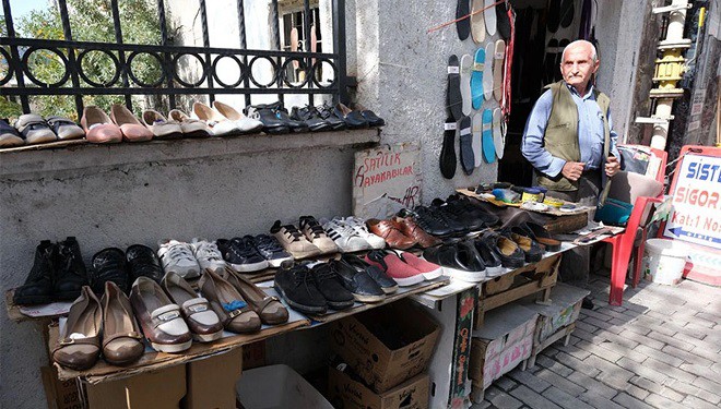 Vanlı Muhittin Deniz, 50 yıldır kunduracılık yapıyor
