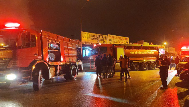 Van Oto Sanayi Sitesi'nde korkutan yangın