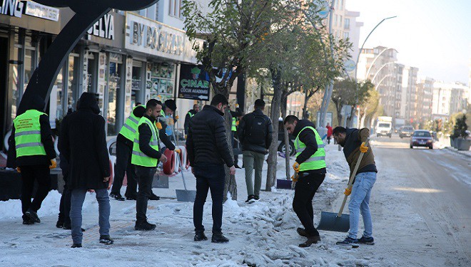 VASKİ ekipleri karla mücadele mesaisinde