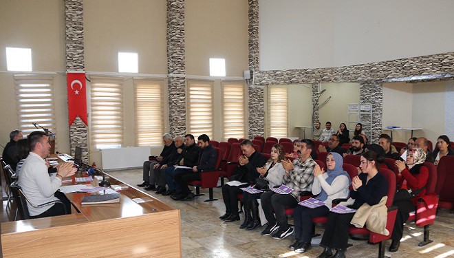 Edremit Belediyesi meclis toplantısında kayyum protestosu 