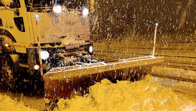 Van Büyükşehir Belediyesi kar mesaisinde