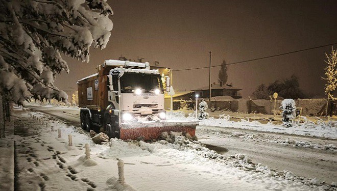 Van’da 131 yerleşim yerinin yolu ulaşıma kapandı