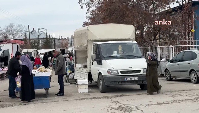 Van'da pazarcı esnafı da vatandaş da artan fiyatlara tepkili