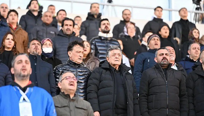 Yılmaz Vural, Vanspor'un maçını stadyumda takip etti