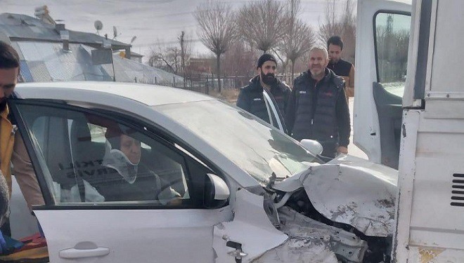 Van'da trafik kazası: 2 yaralı