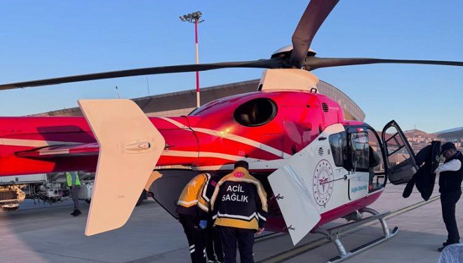 Hakkari'deki hasta ambulans helikopterle Van'a nakledildi