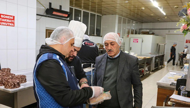 Büyükşehir Belediyesi zabıtası kentteki pastaneleri denetledi
